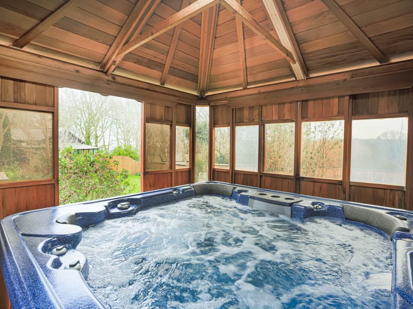 Hot tub | The Mews - The Mews Holidays, Penzance