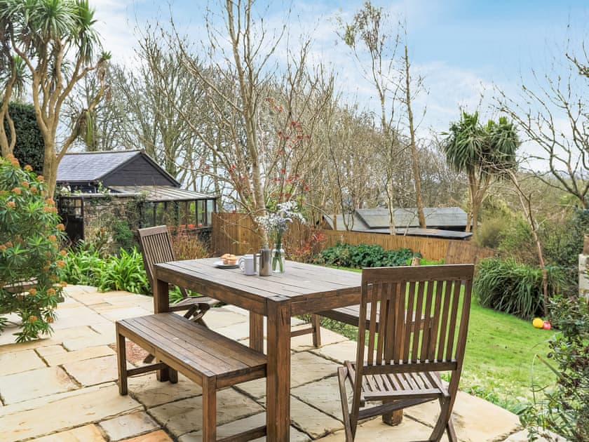 Outdoor eating area | The Mews - The Mews Holidays, Penzance