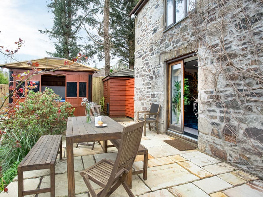 Outdoor eating area | The Mews - The Mews Holidays, Penzance