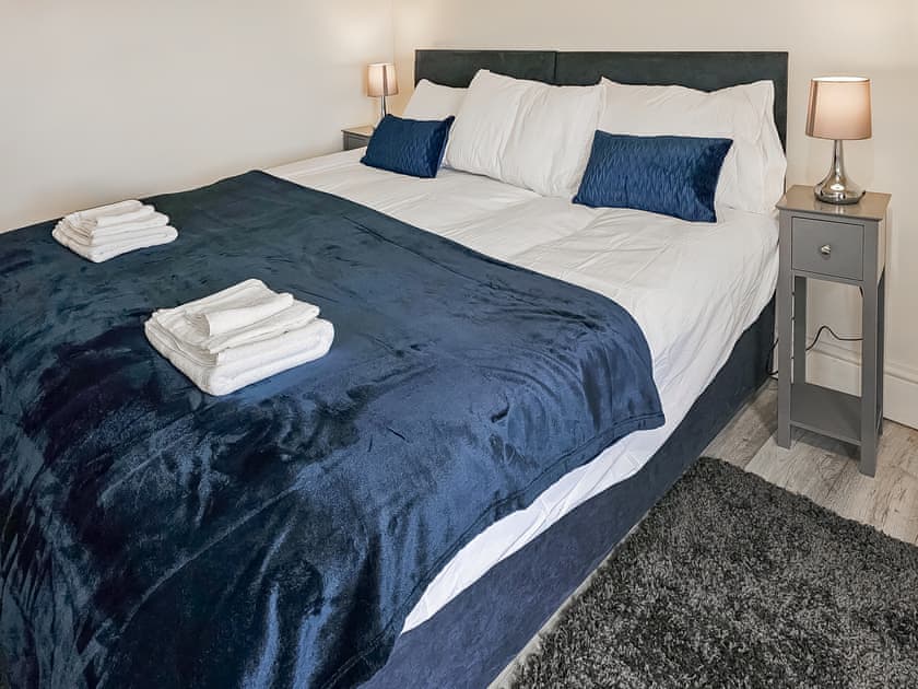Double bedroom | Queen House, Belper