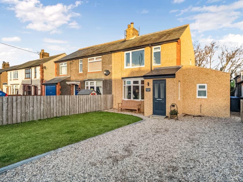 Exterior | Snowdrop Cottage, Seahouses