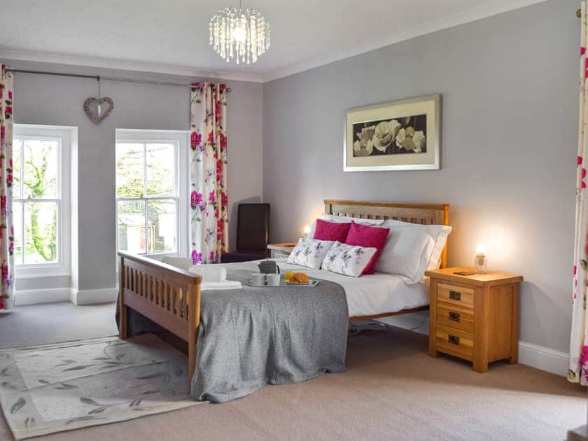 Double bedroom | Gymmin House, Pendine
