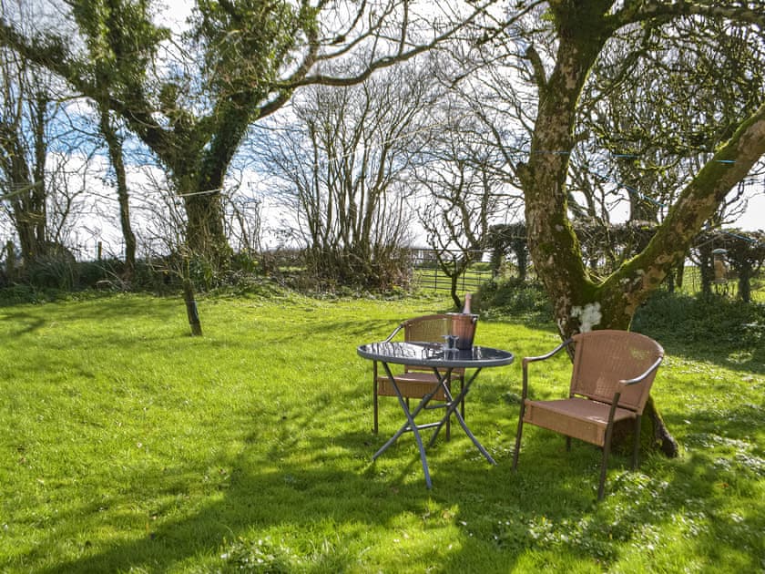 Outdoor area | Gymmin House, Pendine