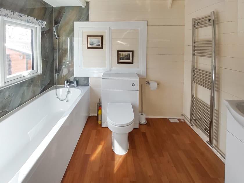 Bathroom | 2 The Folly’s - Abbotskerswell Folly’s, Abbotskerswell, near Newton Abbot