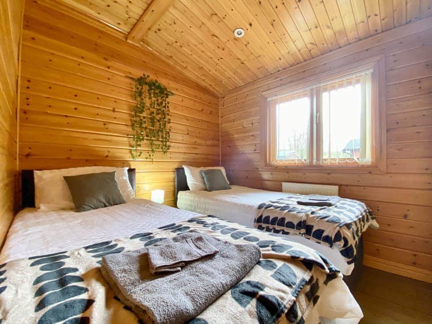 Twin bedroom | Pinecone Lodges- Magnolia Lodge - Pinecone Lodges, Camerton, near Bath