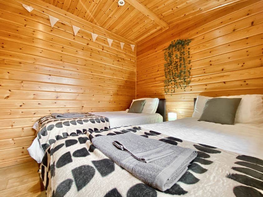 Twin bedroom | Pinecone Lodges- Magnolia Lodge - Pinecone Lodges, Camerton, near Bath