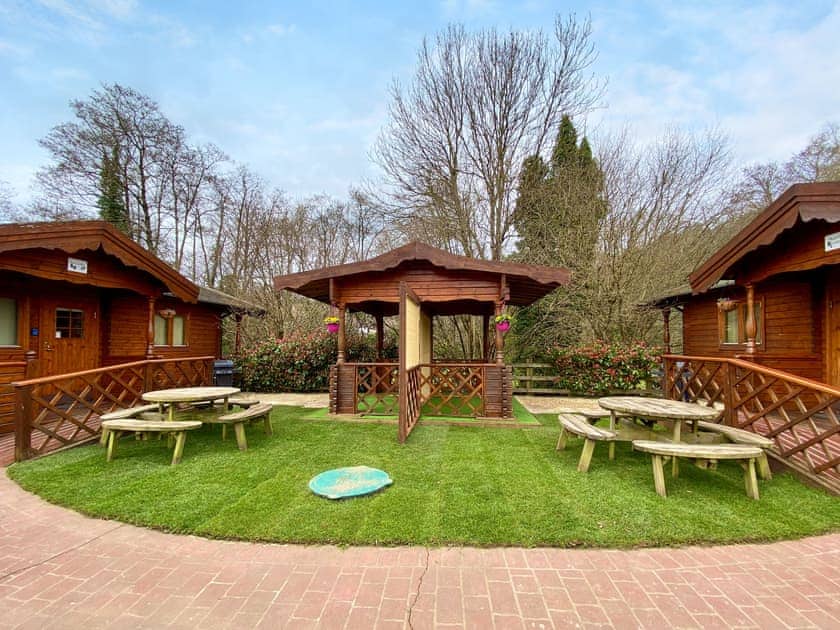 Exterior | Pinecone Lodges- Magnolia Lodge - Pinecone Lodges, Camerton, near Bath