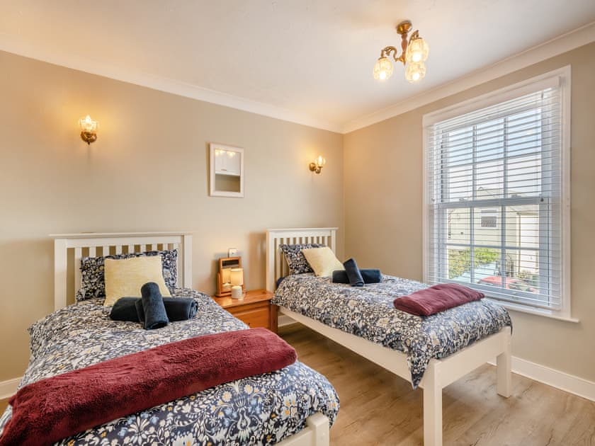 Twin bedroom | Curlew Cottage, Caister-on-Sea, near Great Yarmouth