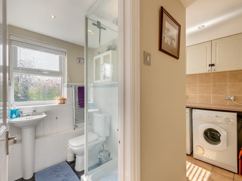 Bathroom | Curlew Cottage, Caister-on-Sea, near Great Yarmouth