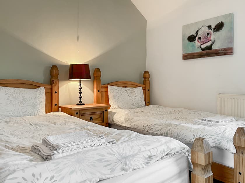 Twin bedroom | Clematis Cottage, Grangemill near Matlock