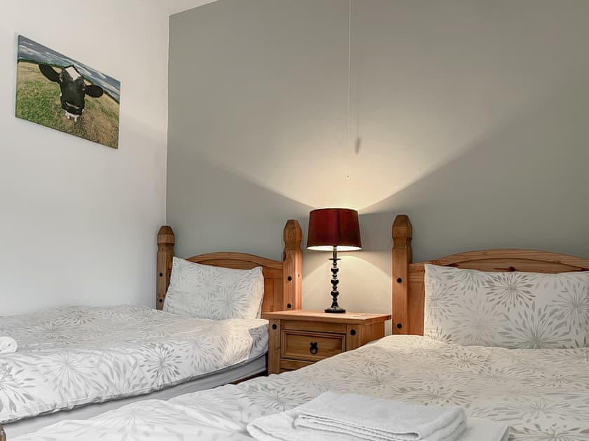 Twin bedroom | Clematis Cottage, Grangemill near Matlock