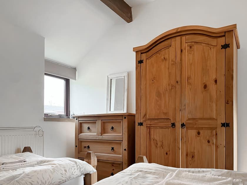 Twin bedroom | Clematis Cottage, Grangemill near Matlock