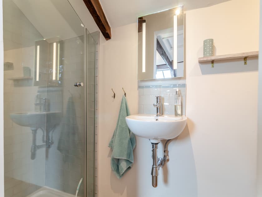 En-suite | Rose Cottage - Clevency Cottages, Great Snoring, near Fakenham