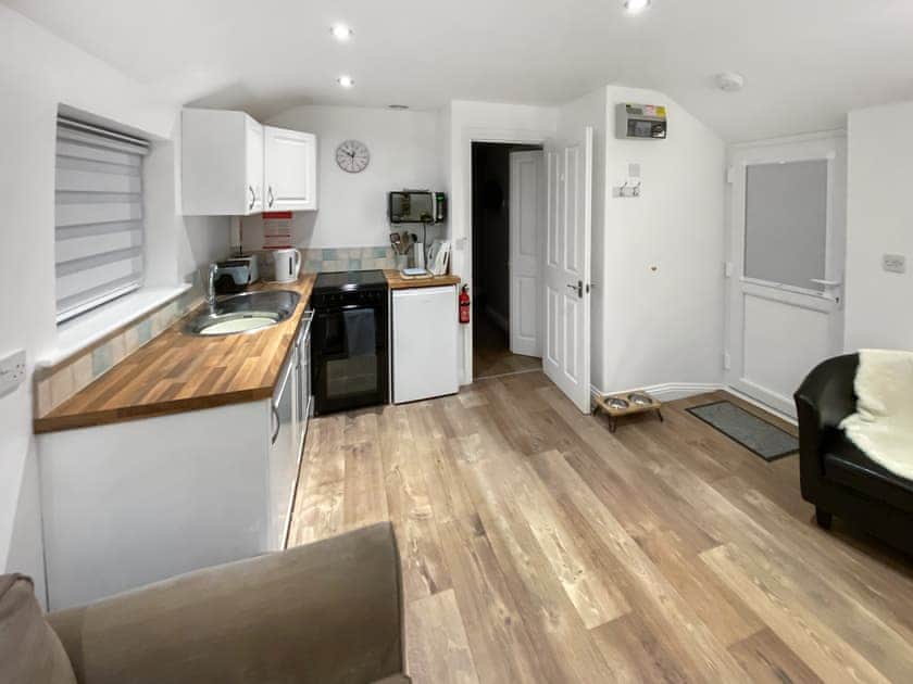 Modest yet well equipped kitchen | Robin’s Nest, Newton Poppleford, near Sidmouth