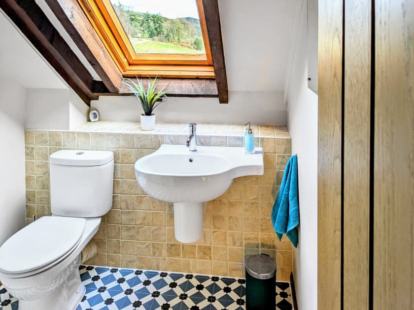 Bathroom | Saddlers Cottage, Melrose