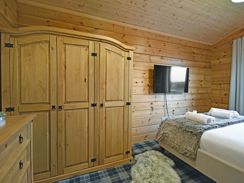 Double bedroom | Stag Lodge - Stag and Coo Holidays, Falkirk