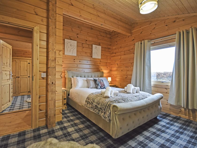 Double bedroom | Stag Lodge - Stag and Coo Holidays, Falkirk