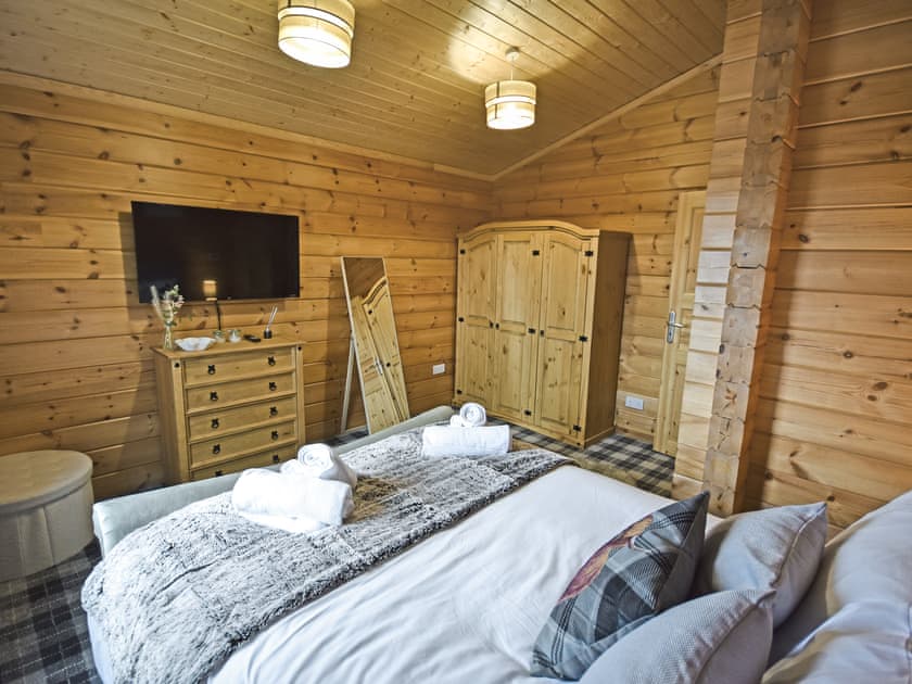 Double bedroom | Stag Lodge - Stag and Coo Holidays, Falkirk