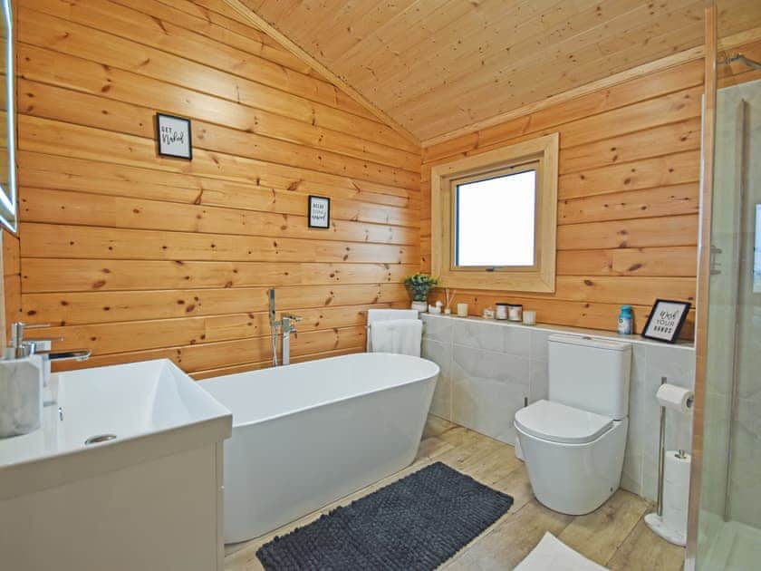 Bathroom | Stag Lodge - Stag and Coo Holidays, Falkirk