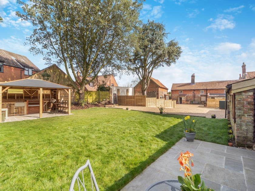Communal Garden  | Cherry Tree Cottage - Clevency Cottages, Great Snoring, near Fakenham
