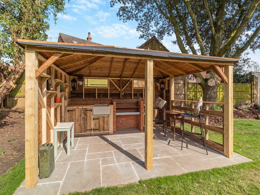 Communal Garden  | Cherry Tree Cottage - Clevency Cottages, Great Snoring, near Fakenham