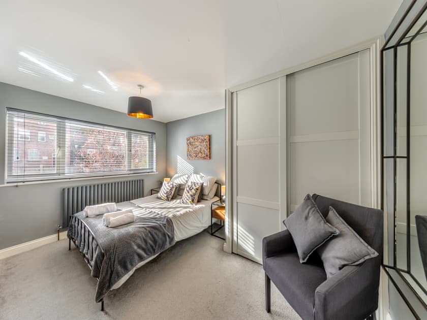 Kingsize bedroom  | House in the Hills, Church Stretton