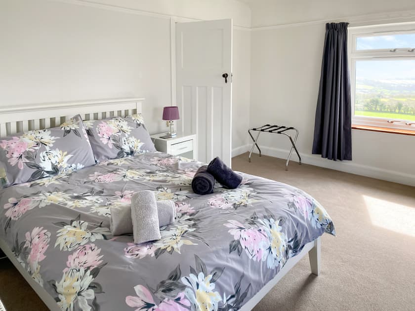 Delightful double bedroom with countryside views | Beacon Cottage, Bittaford, near Ivybridge