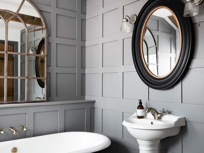 Bathroom | Eden Hall Cottage, Bacton