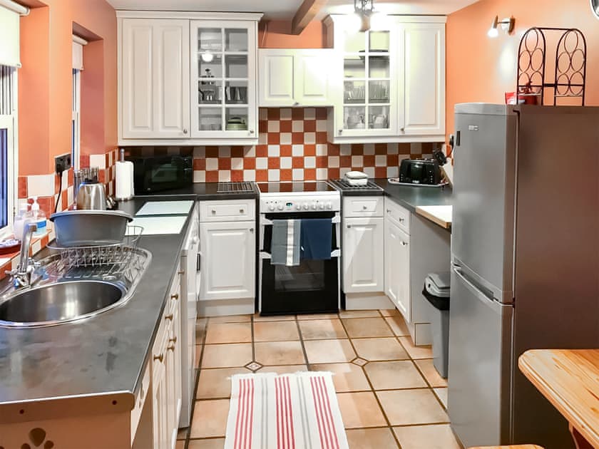 Kitchen with dishwasher and washing machine | Bay Cottage, Keswick