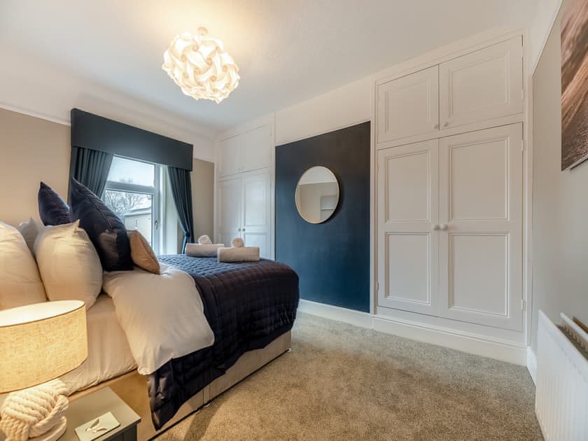 King size bedroom  | Puffling Cottage, Amble