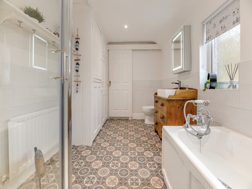 Bathroom | Puffling Cottage, Amble