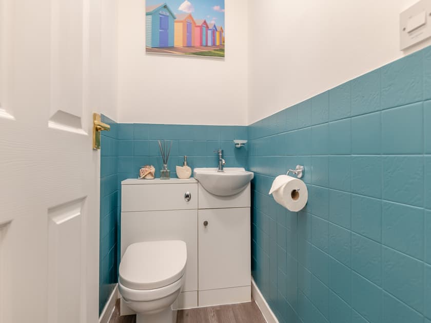 Additional WC  | Puffling Cottage, Amble