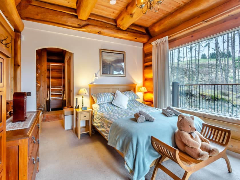 Double bedroom | Molalatau Lodge, Lairg