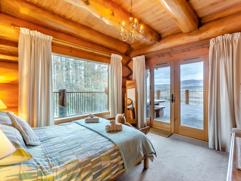 Double bedroom | Molalatau Lodge, Lairg