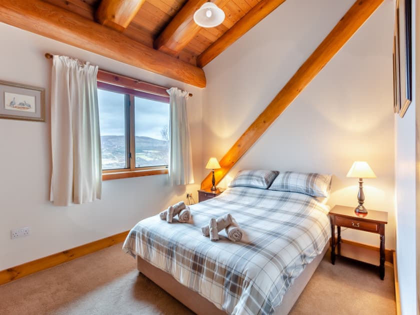 Double bedroom | Molalatau Lodge, Lairg