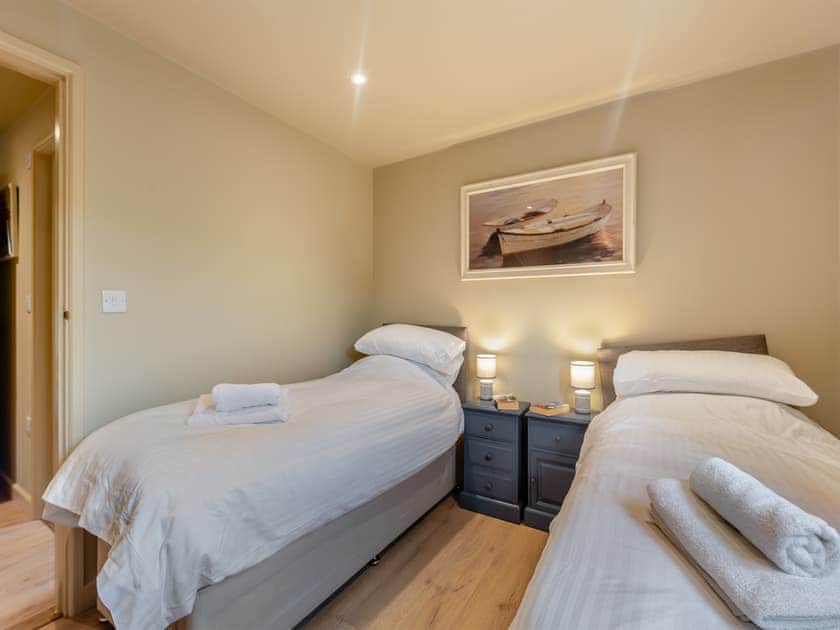 Twin bedroom | Swallow Barn, Bantham, Kingsbridge