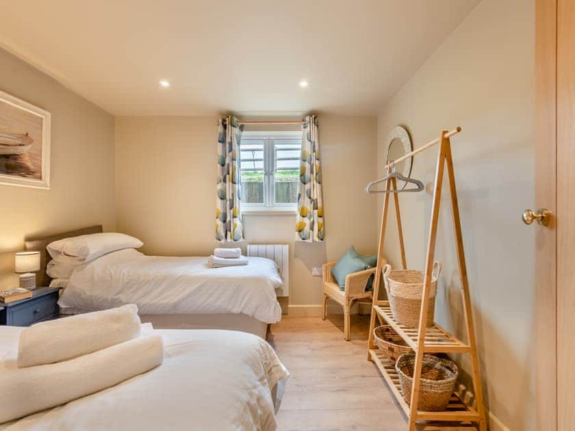 Twin bedroom | Swallow Barn, Bantham, Kingsbridge