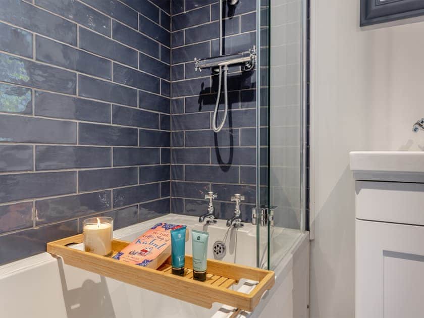 Bathroom | Swallow Barn, Bantham, Kingsbridge