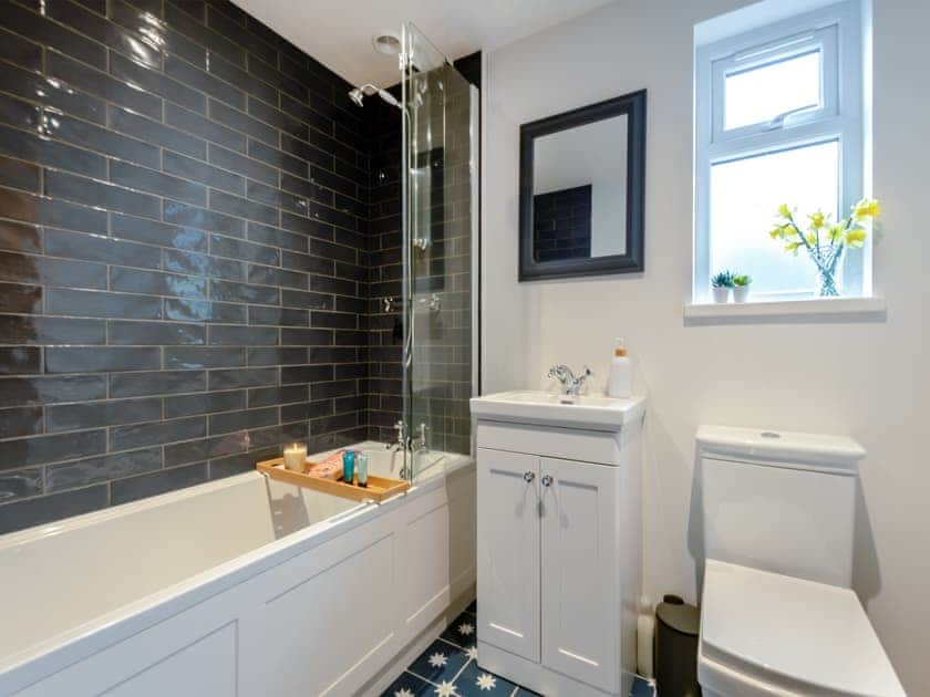 Bathroom | Swallow Barn, Bantham, Kingsbridge
