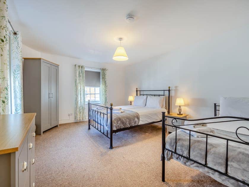 Twin bedroom | The Old Jolly, Skegness