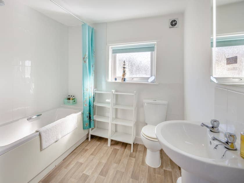 Bathroom | The Old Jolly, Skegness
