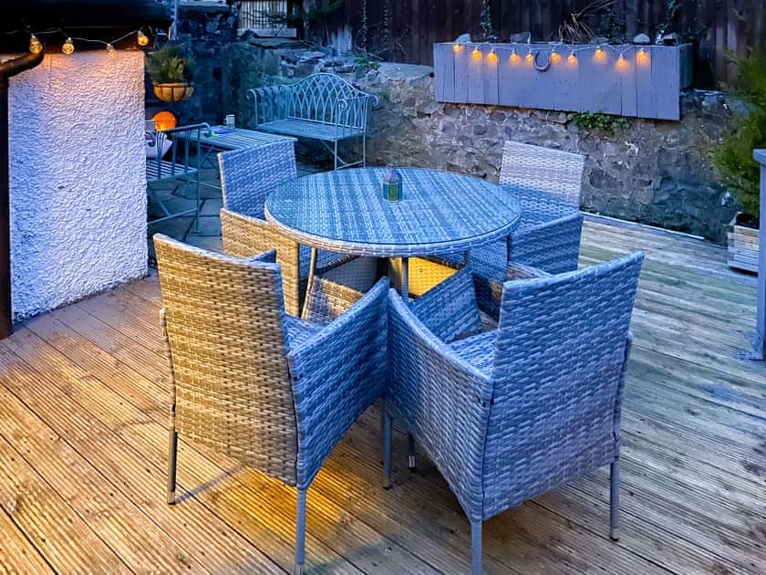 Sitting-out-area | The Thistle, Auchtermuchty, near Cupar