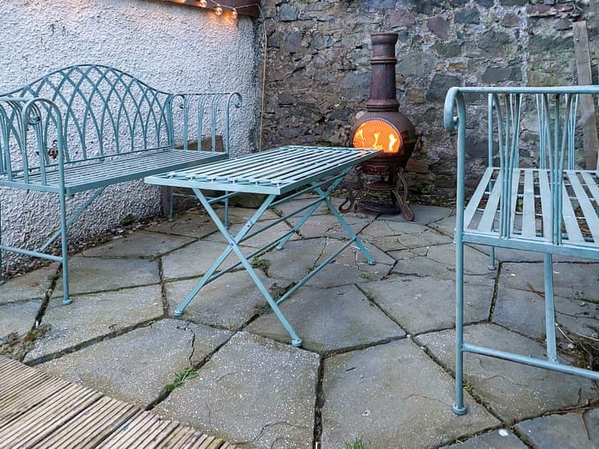 Sitting-out-area | The Thistle, Auchtermuchty, near Cupar