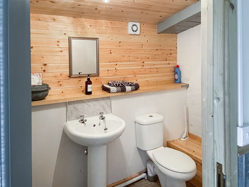 Bathroom | Lower Farm, Lower Farm 