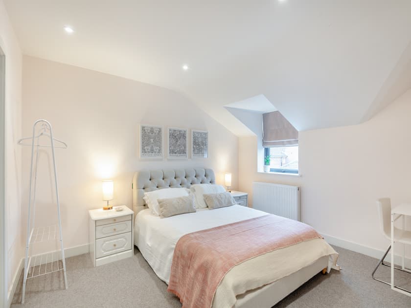 2nd Bedroom with En-suite | HollyhocksHollyhock House, Holt