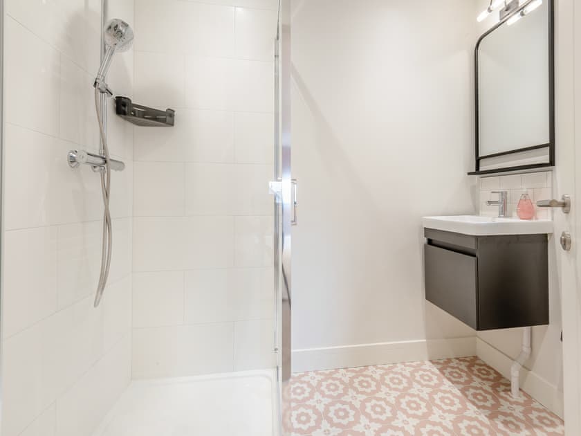 2nd Bedroom En-suite Bathroom  | HollyhocksHollyhock House, Holt