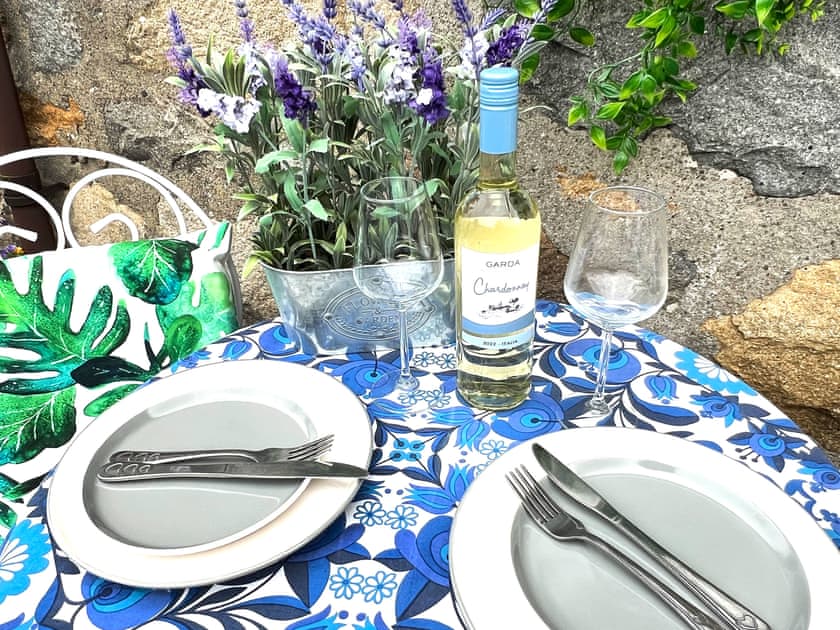 Sitting-out-area | Mynydd A Mor, Mountains and Sea, Trefor, near Caernarfon