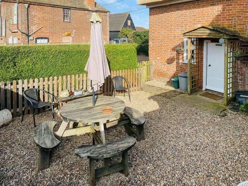 Sitting-out-area | Little Impetts, West Stourmouth, near Canterbury