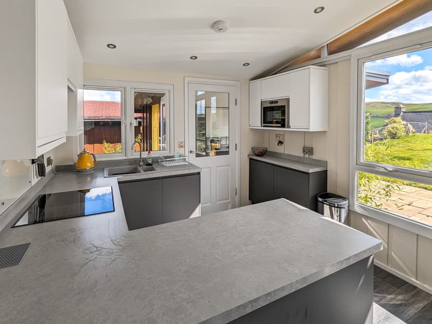 Kitchen | Ysgubor Lodge, Llanwrin