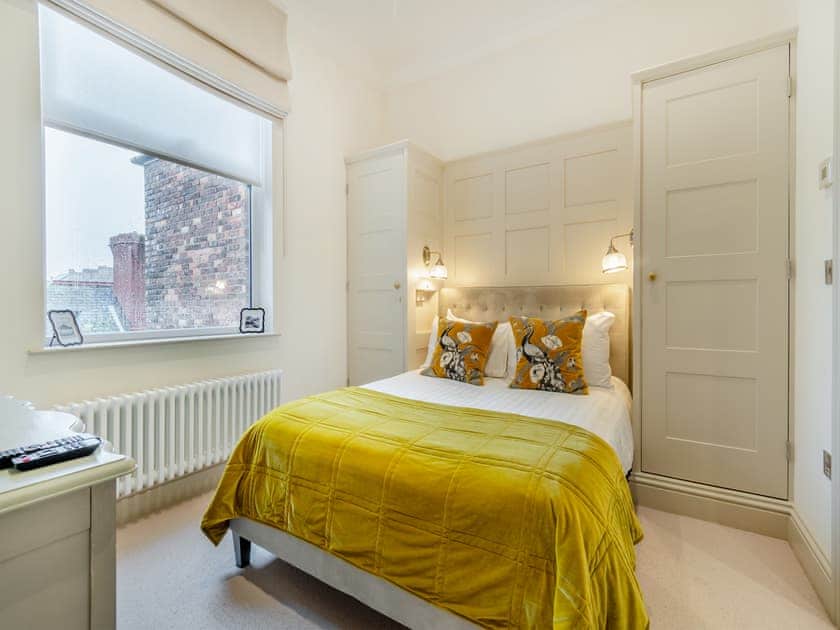 Double bedroom | Everley - Derwent House Apartments, Scarborough